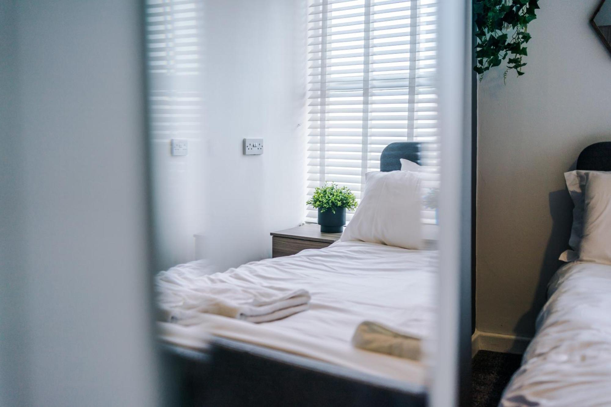 Large 7 Bedroom Town House In Chester City Centre Eksteriør bilde